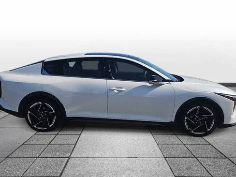 Used 2025 Kia K4 GT-Line w/ GT-Line Premium Package FWD image 4