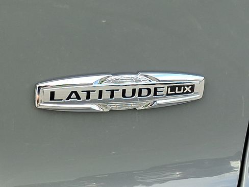 Certified 2021 Jeep Cherokee Latitude Lux w/ Sun & Sound Group AWD/4WD image 30