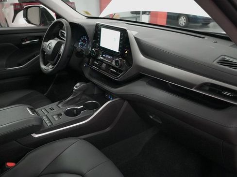 Certified 2022 Toyota Highlander XLE image 18