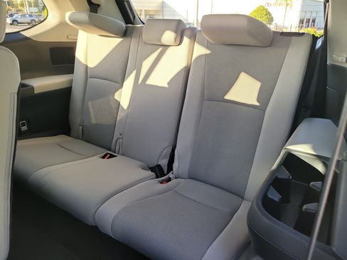 Certified 2025 Toyota Grand Highlander FWD image 16