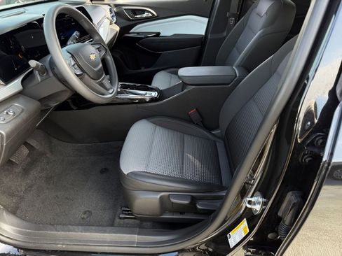 Used 2025 Chevrolet Trax LT image 25