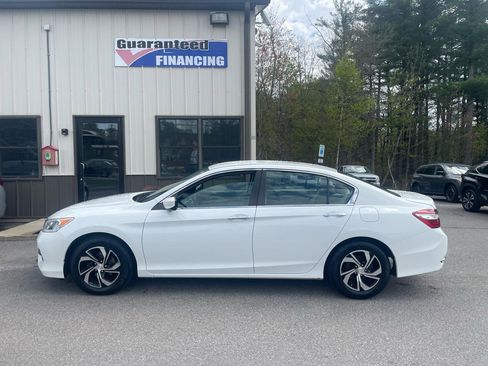 Used 2017 Honda Accord LX image 7