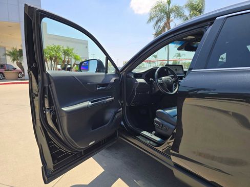 Used 2024 Toyota Venza XLE AWD/4WD image 21