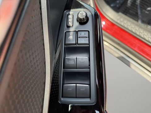 Used 2020 Toyota C-HR Limited FWD image 17