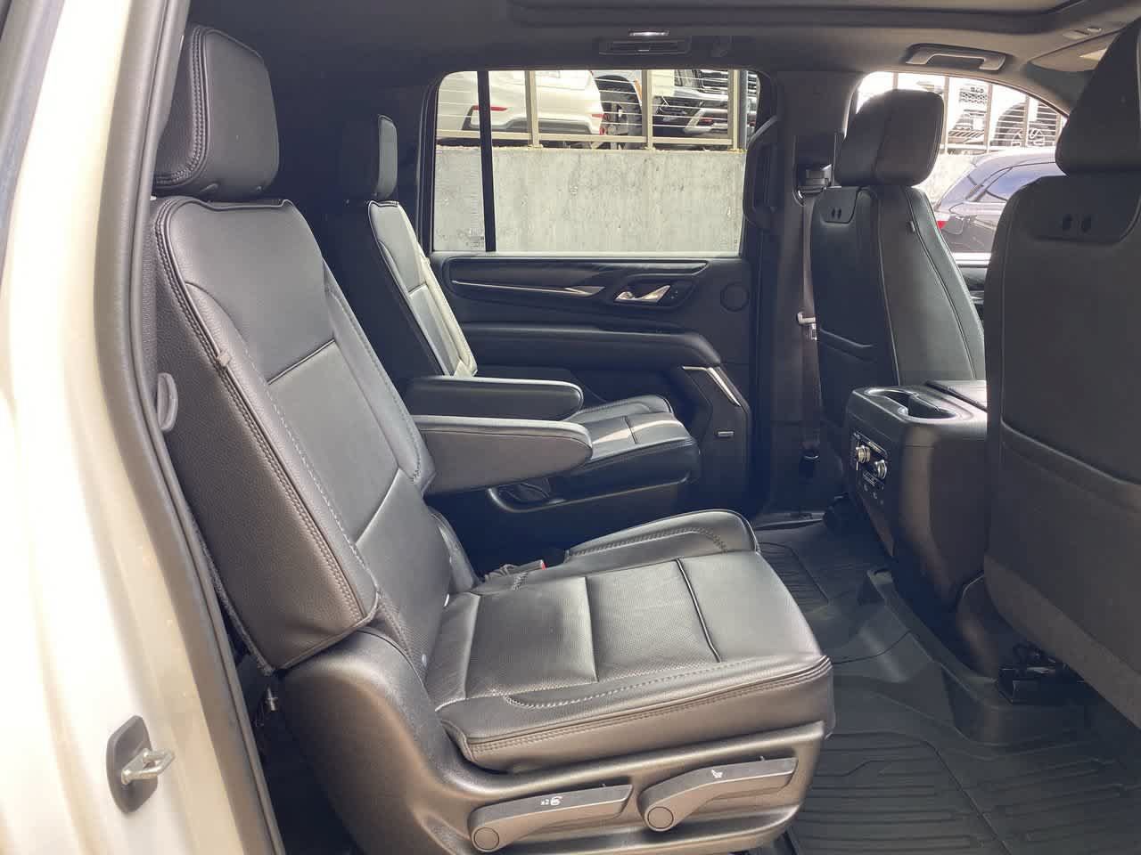 Used 2021 GMC Yukon XL Denali w/ Denali Ultimate Package AWD/4WD image 17