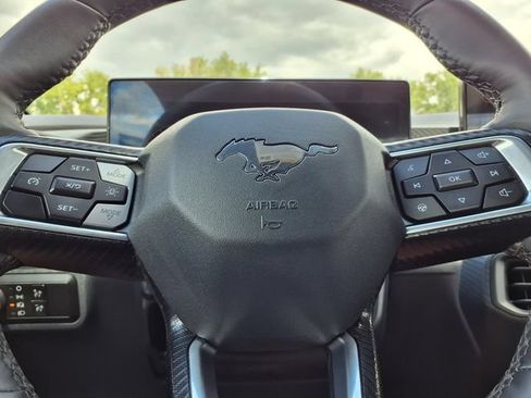 Used 2025 Ford Mustang Coupe RWD image 13