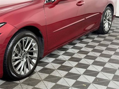 Used 2019 Lexus ES 350 Luxury w/ Accessory Package image 13