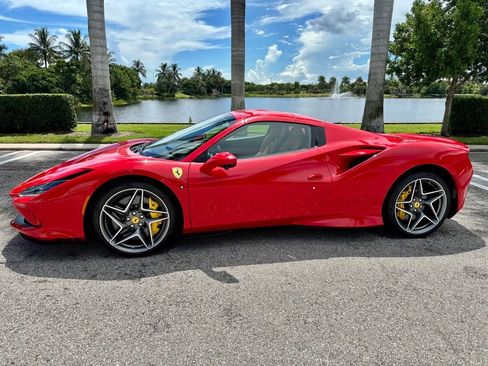 Used 2022 Ferrari F8 Tributo RWD image 2