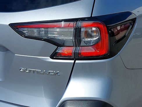 Used 2025 Subaru Outback Premium image 36