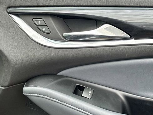 Used 2023 Buick Enclave Essence image 18