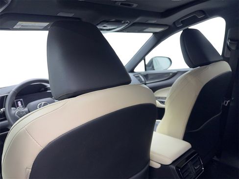 Used 2024 Lexus NX 250 FWD image 35