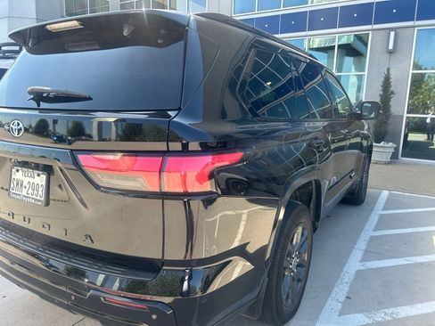Used 2023 Toyota Sequoia Platinum AWD/4WD image 5