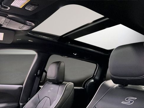 New 2026 Chrysler Pacifica Limited w/ S Appearance Package FWD image 13