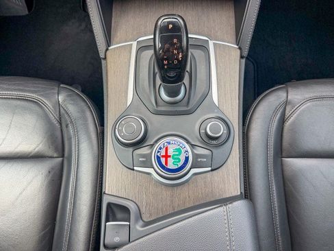 Used 2018 Alfa Romeo Stelvio Ti AWD/4WD image 12