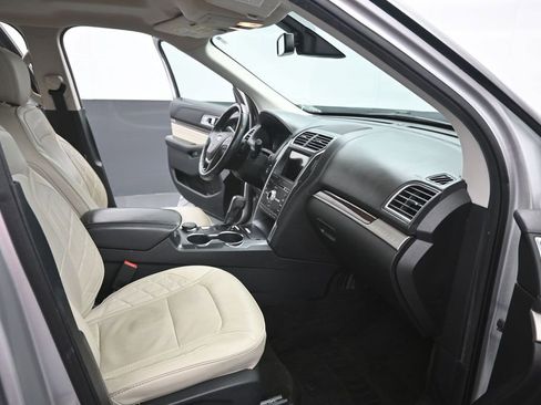 Used 2017 Ford Explorer Platinum AWD/4WD image 16
