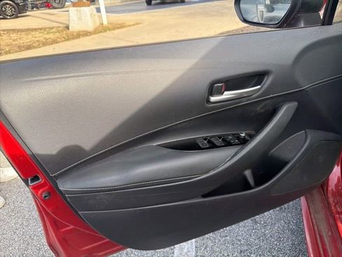 Used 2021 Toyota Corolla Hatchback image 16