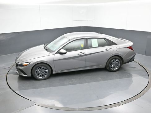 Used 2024 Hyundai Elantra SEL FWD image 45
