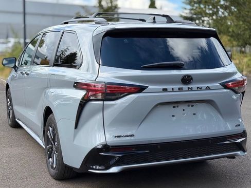 Used 2026 Toyota Sienna XSE AWD/4WD image 3