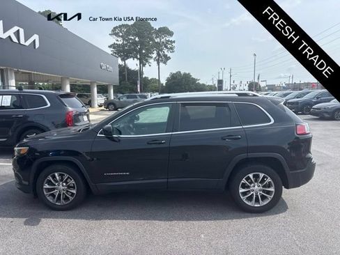 Used 2019 Jeep Cherokee Latitude FWD image 3