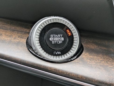Used 2024 Jeep Grand Wagoneer L 4WD image 28