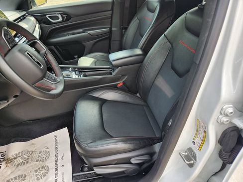 Used 2025 Jeep Compass Trailhawk AWD/4WD image 19