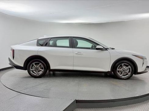 Used 2025 Kia K4 FWD image 9