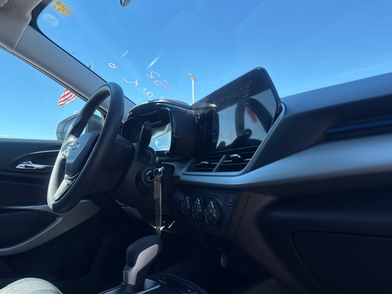 Used 2025 Chevrolet Trax LS FWD image 25