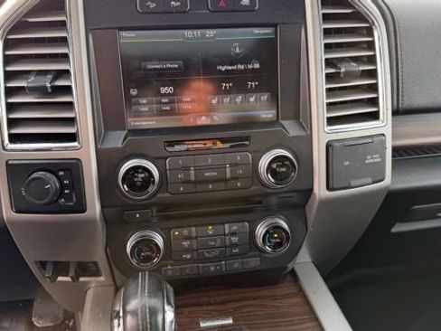 Used 2015 Ford F150 Lariat w/ Equipment Group 502A Luxury image 19