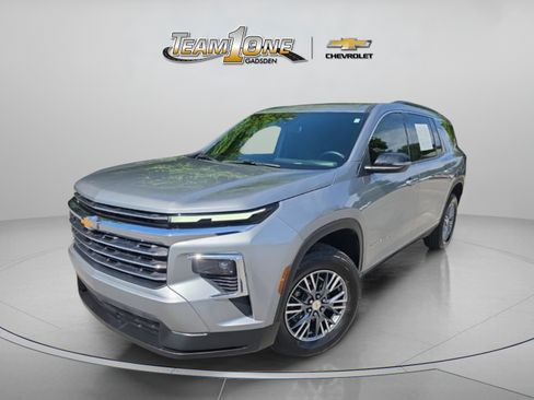 Used 2025 Chevrolet Traverse LT w/ LPO, Floor Liner Package FWD image 4