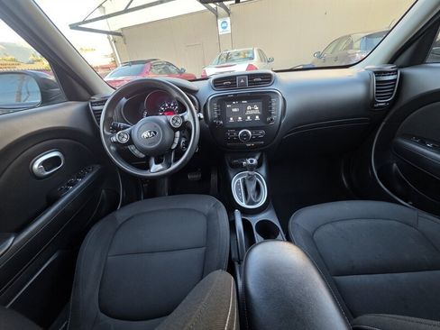Used 2018 Kia Soul + FWD image 12