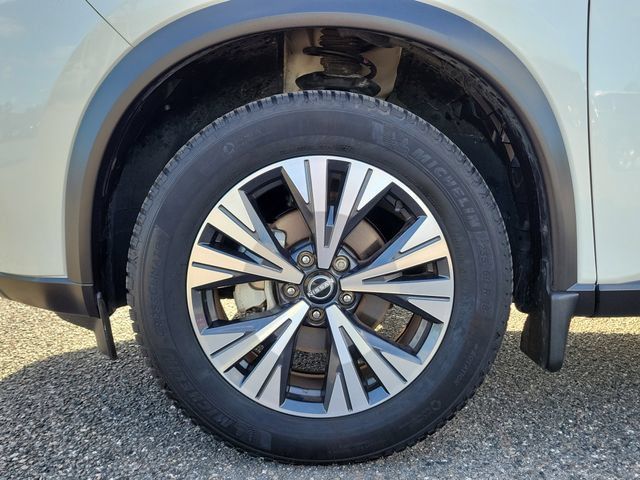 Used 2023 Nissan Rogue SV FWD image 6