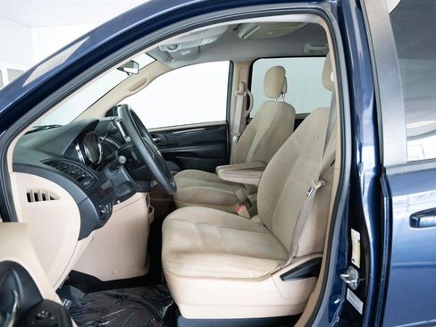 Used 2016 Dodge Grand Caravan SE w/ Quick Order Package 29E SE FWD image 11