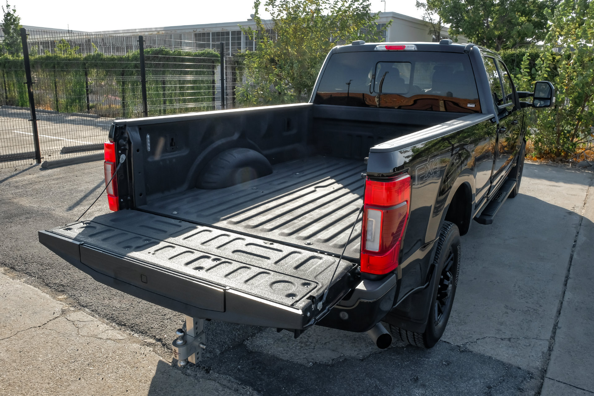 Used 2022 Ford F350 Lariat w/ Black Appearance Package AWD/4WD image 61