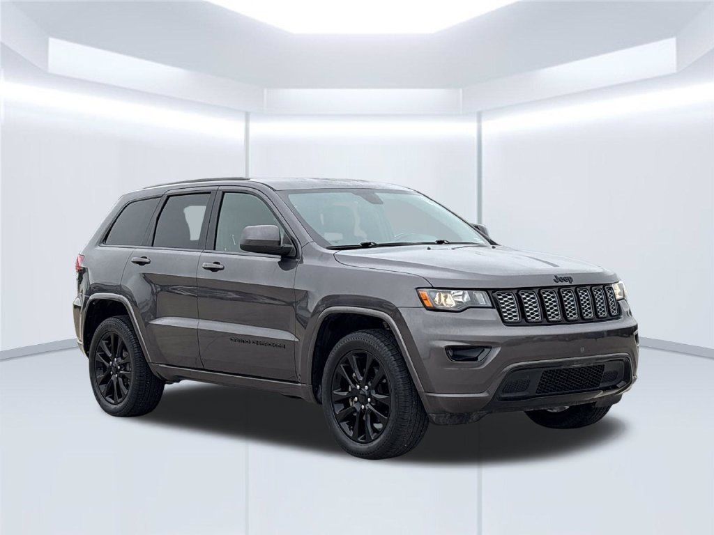Used 2018 Jeep Grand Cherokee Altitude AWD/4WD image 8