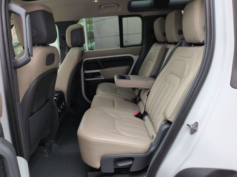 Used 2020 Land Rover Defender 110 HSE image 26