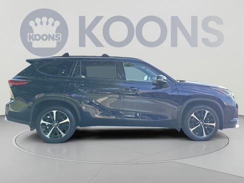 Used 2022 Toyota Highlander XSE AWD/4WD image 7
