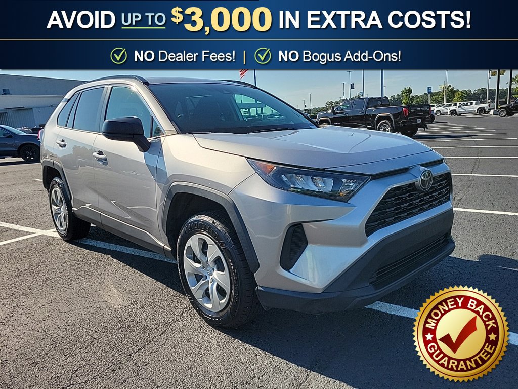 Used 2021 Toyota RAV4 LE FWD image 4