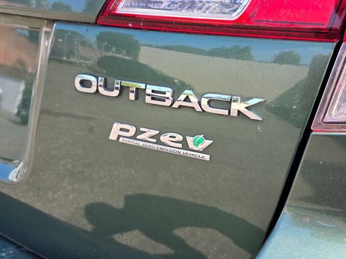 Used 2012 Subaru Outback 2.5i Limited w/ Moonroof Pkg AWD/4WD image 11