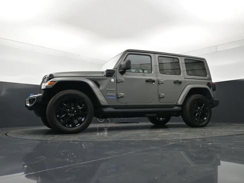 Used 2022 Jeep Wrangler Unlimited Sahara w/ Cold Weather Group AWD/4WD image 24