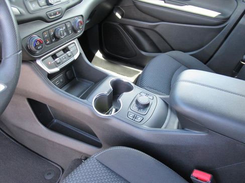 Used 2023 GMC Terrain SLE w/ Driver Convenience Package image 15