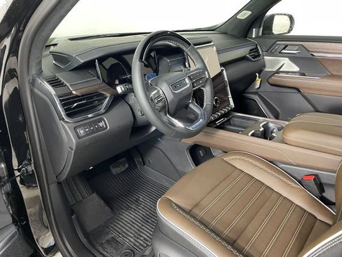 New 2026 GMC Acadia Denali Ultimate w/ LPO, Illumination Package AWD/4WD image 3