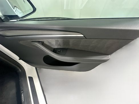 Used 2024 Tesla Model Y Long Range image 32