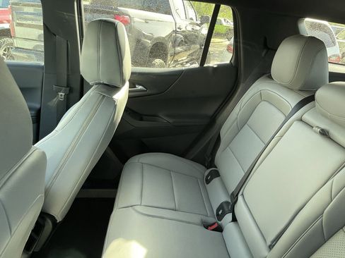 Used 2026 Chevrolet Equinox LT w/ Convenience Package II FWD image 9