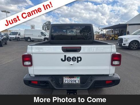 Used 2021 Jeep Gladiator Sport AWD/4WD image 4