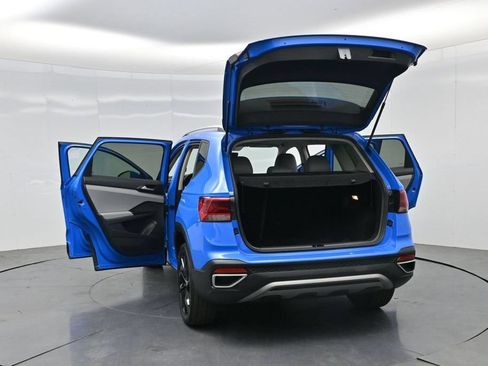 Used 2023 Volkswagen Taos SE w/ Panoramic Sunroof Package FWD image 40
