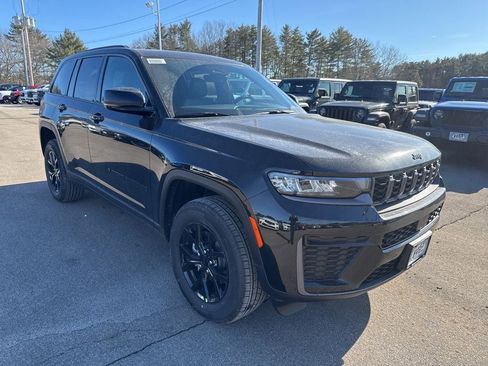 New 2026 Jeep Grand Cherokee Laredo image 7