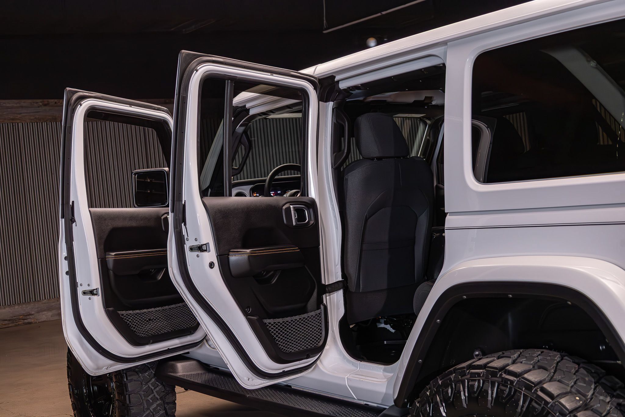 Used 2024 Jeep Wrangler Unlimited Sahara w/ Technology Group AWD/4WD image 26