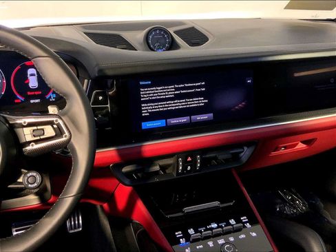 Certified 2025 Porsche Cayenne Turbo AWD/4WD image 16