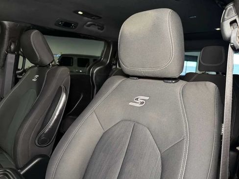 Used 2018 Chrysler Pacifica Touring Plus w/ S Appearance Package FWD image 27