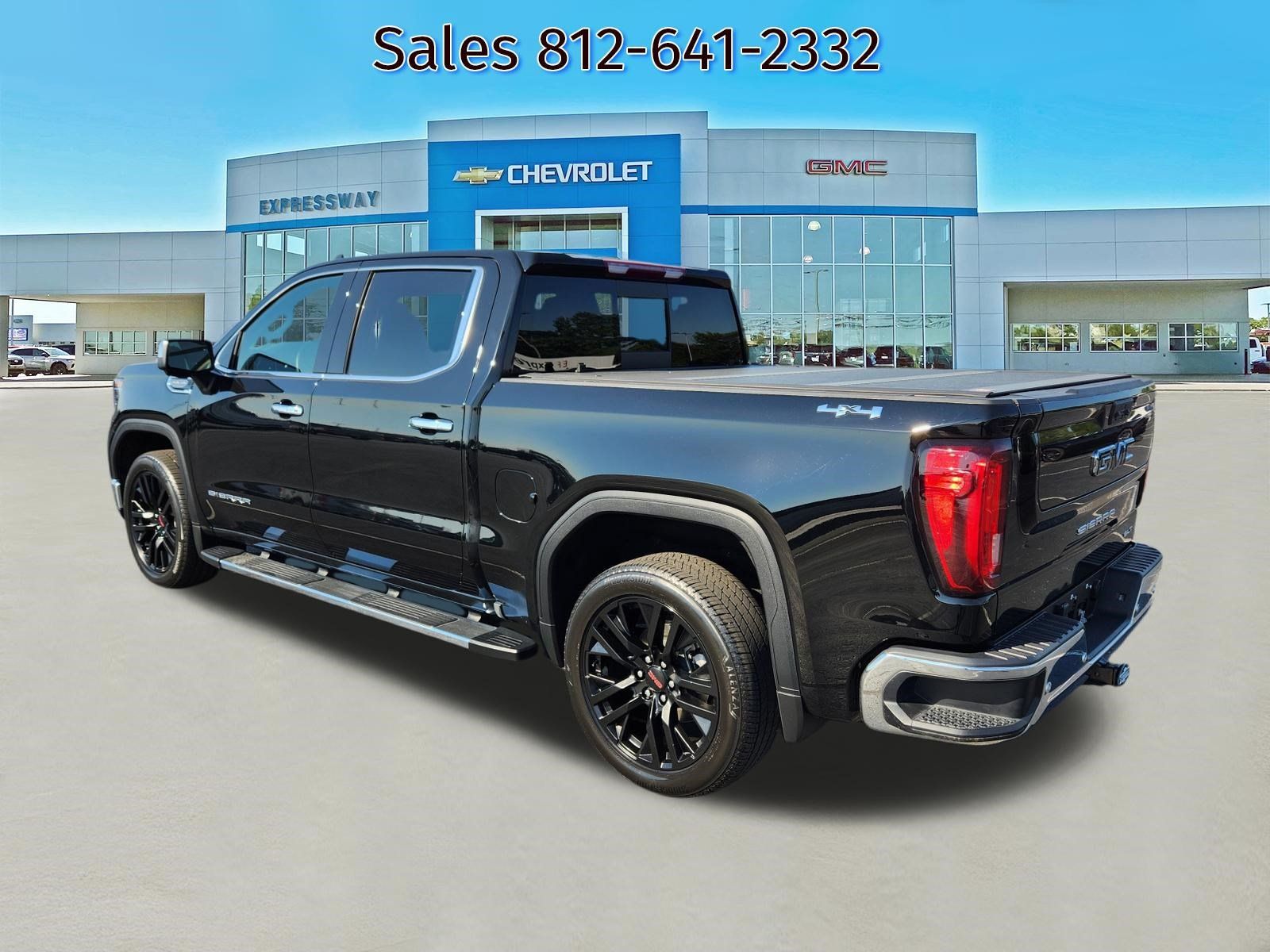 Used 2024 GMC Sierra 1500 SLT w/ SLT Premium Plus Package AWD/4WD image 5